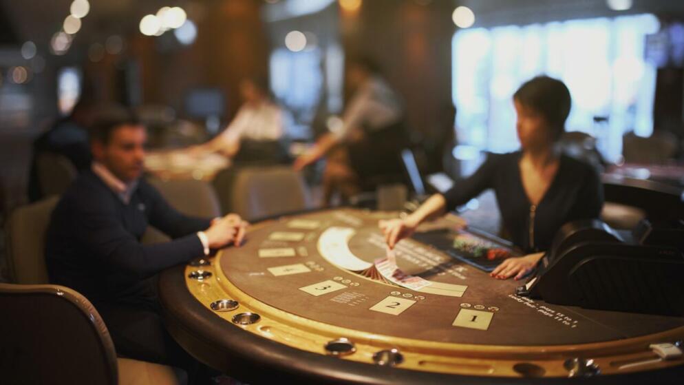 【カジノゲーム】ポンツーンのルールやブラックジャックとの違いを解説!